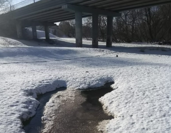 Толщина льда на реке Пахре 1 марта Толщина льда на реке Пахре 1 марта