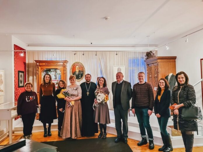 Состоялась презентация книги Татьяны Карпачевой «Мой недопетый гимн весне» в музее-заповеднике «Подолье» Состоялась презентация книги Татьяны Карпачевой «Мой недопетый гимн весне» в музее-заповеднике «Подолье»