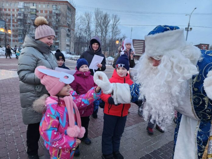 Новогоднее представление показали на бульваре имени Евгения Карелова