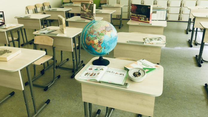 Информируем подольчан: власти Подмосковья стараются сохранить очное обучение в школах региона Информируем подольчан: власти Подмосковья стараются сохранить очное обучение в школах региона