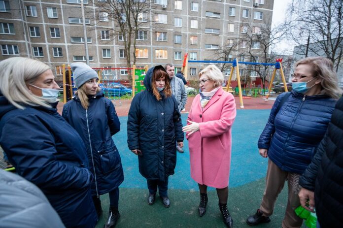 Проблемные вопросы обсудили жители микрорайона Парковый с представителями администрации и депутатского корпуса