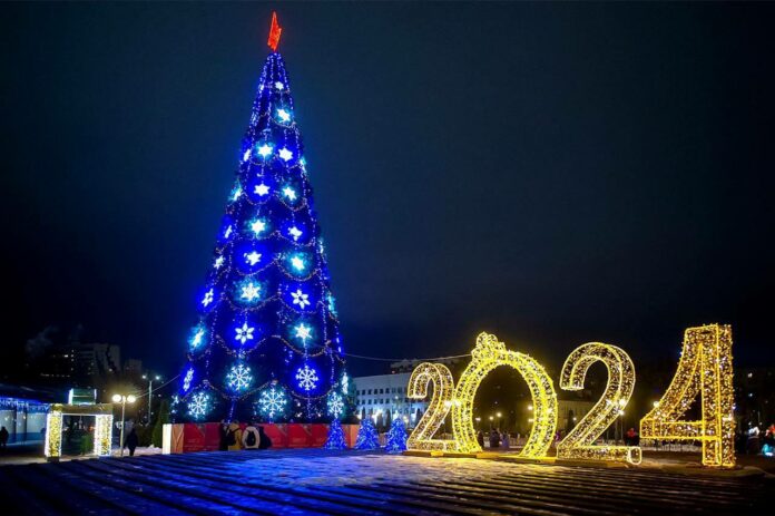 Праздник зажжения огней на главной елке провели в Подольске Праздник зажжения огней на главной елке провели в Подольске