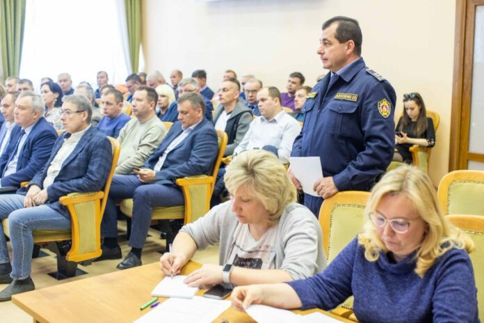 Пятничные совещания с руководством управляющих компаний стали уже традиционными Пятничные совещания с руководством управляющих компаний стали уже традиционными