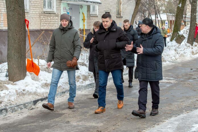 Глава Подольска проверил содержание территории в микрорайоне Климовск