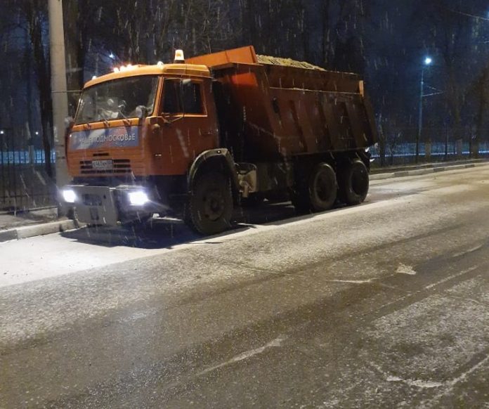За ночь подрядными организациями очищено от снега более 300 км муниципальных дорог в Подольске За ночь подрядными организациями очищено от снега более 300 км муниципальных дорог в Подольске