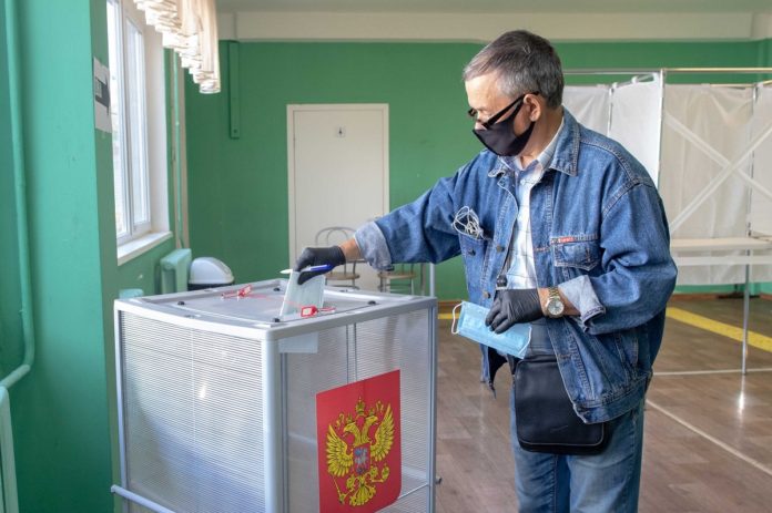 Голосование по внесению поправок в Конституцию Российской Федерации на всех избирательных участках Городского округа... Голосование по внесению поправок в Конституцию Российской Федерации на всех избирательных участках Городского округа...