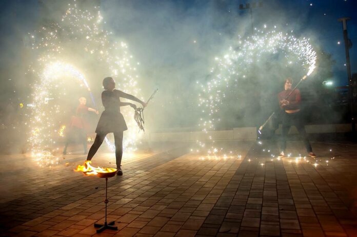 «Ночь в парке» в Подольске посетили более трех тысяч человек  «Ночь в парке» в Подольске посетили более трех тысяч человек