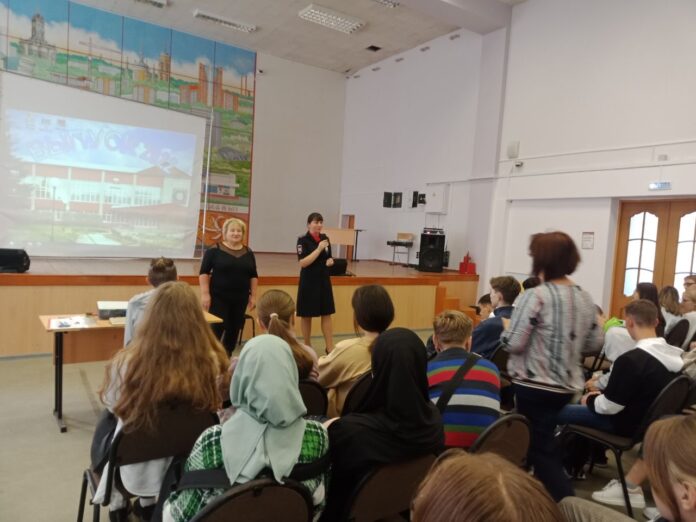 В Подольске сотрудники Госавтоинспекции посетили студентов профессионального колледжа В Подольске сотрудники Госавтоинспекции посетили студентов профессионального колледжа