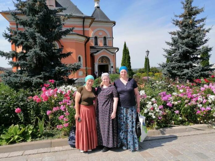 Прихожанами Благовещенского храма деревни Матвеевское совершена паломническая поездка в Введенский ставропигиальный мужской монастырь
