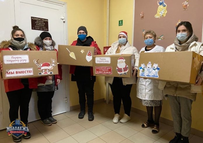 Подольские волонтеры подарили игрушки ребятам, находящимся на лечении в Подольской детской городской больнице