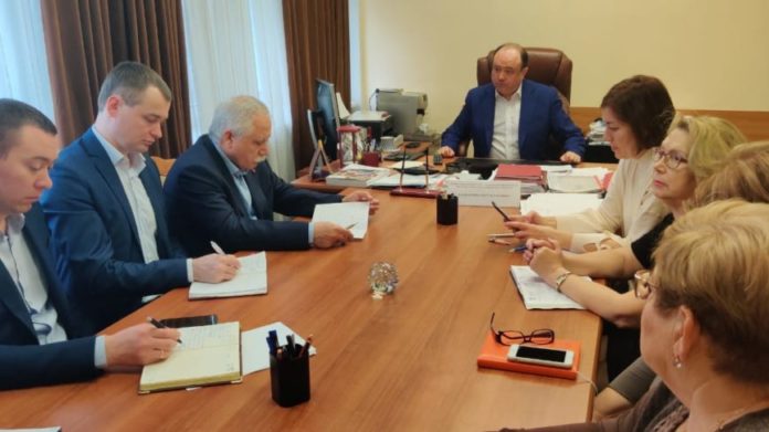 Рабочее совещание по вопросу строительства социальных объектов состоялось в муниципалитете