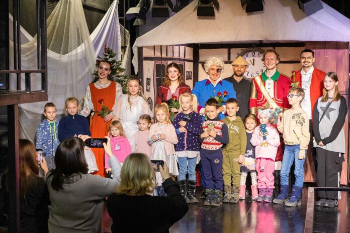 Новогодние представления проходят в Подольском драмтеатре Новогодние представления проходят в Подольском драмтеатре