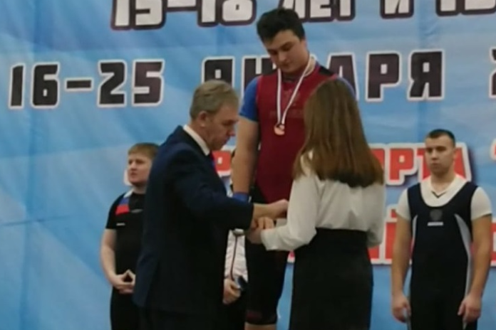 Юный спортсмен из Подольска завоевал «бронзу» в соревновании по тяжелой атлетике