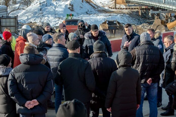 Открыто движение по временному мосту в деревне Кутьино Открыто движение по временному мосту в деревне Кутьино
