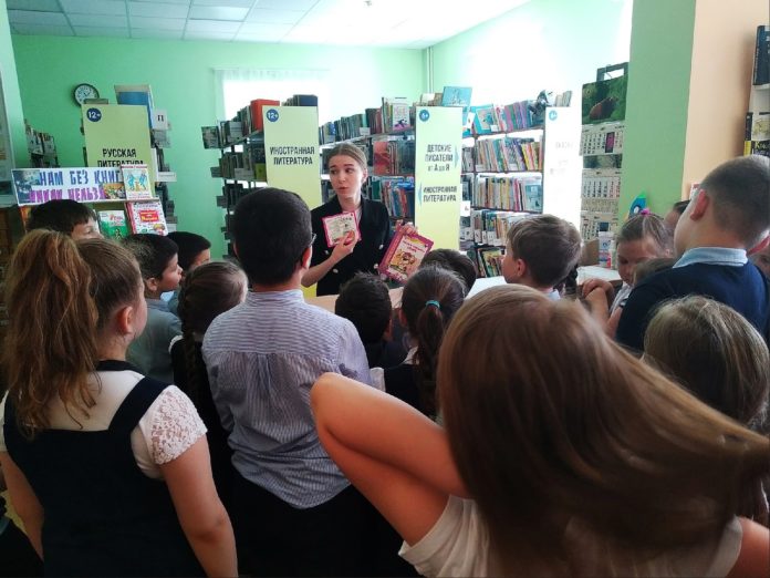 В подольской библиотеке №11 прошла экскурсия для первоклассников В подольской библиотеке №11 прошла экскурсия для первоклассников