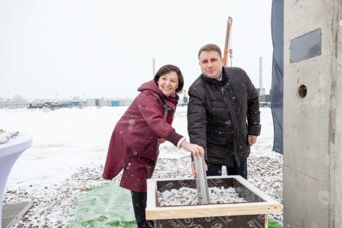 Глава Подольска заложил капсулу времени под строительство цифрового промышленного коворкинга Industrial City – Коледино Глава Подольска заложил капсулу времени под строительство цифрового промышленного коворкинга Industrial City – Коледино