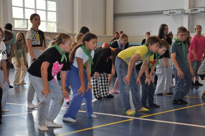 В Подольске полицейские и общественники провели акцию «Зарядка со стражем порядка»