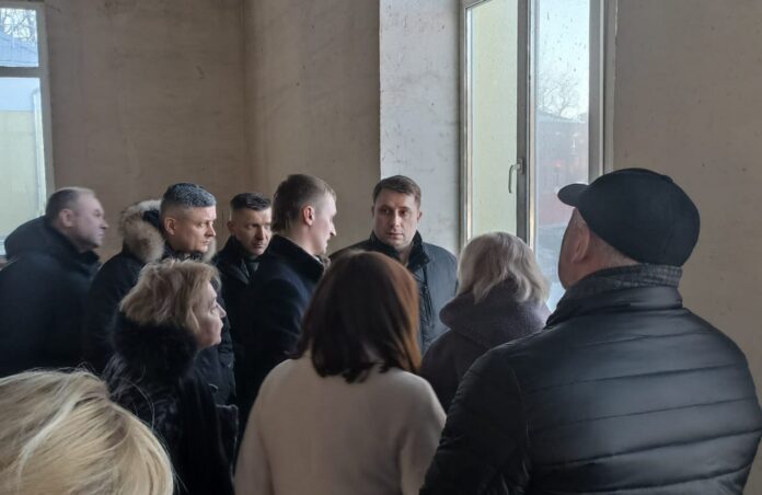 Проверку проведения работ по капитальному ремонту в лицее Климовска соврешил Дмитрий Жариков Проверку проведения работ по капитальному ремонту в лицее Климовска соврешил Дмитрий Жариков