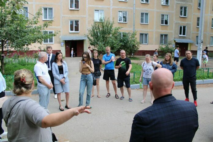 Единороссы провели встречу с жителями микрорайона Шепчинки Единороссы провели встречу с жителями микрорайона Шепчинки