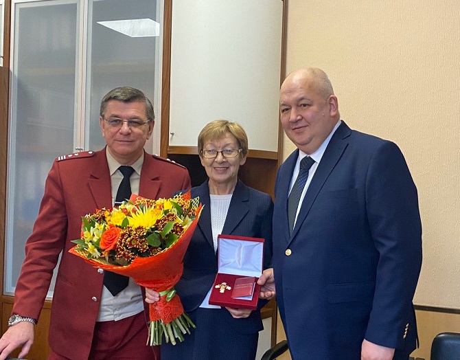 Врачу-эпидемиологу Людмиле Воробьевой вручили почётный знак «Добро и милосердие»