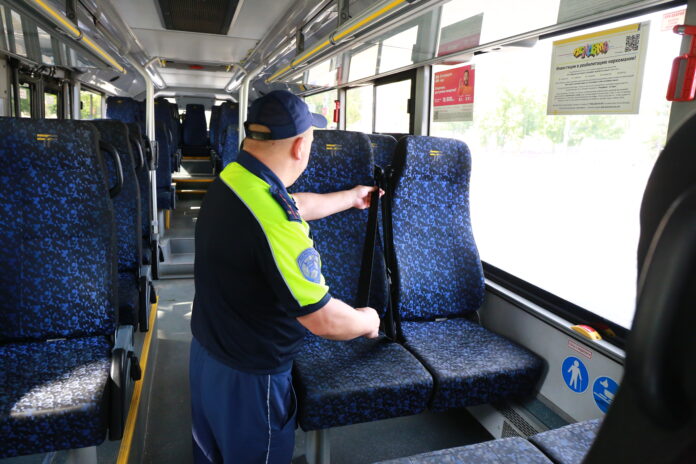 Сотрудники Госавтоинспекции проверили качество перевозок пассажиров автобусами Сотрудники Госавтоинспекции проверили качество перевозок пассажиров автобусами