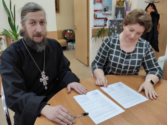 Договор о совместной деятельности между Дубровицкой школой и Знаменским храмом  подписали 11 февраля Договор о совместной деятельности между Дубровицкой школой и Знаменским храмом  подписали 11 февраля