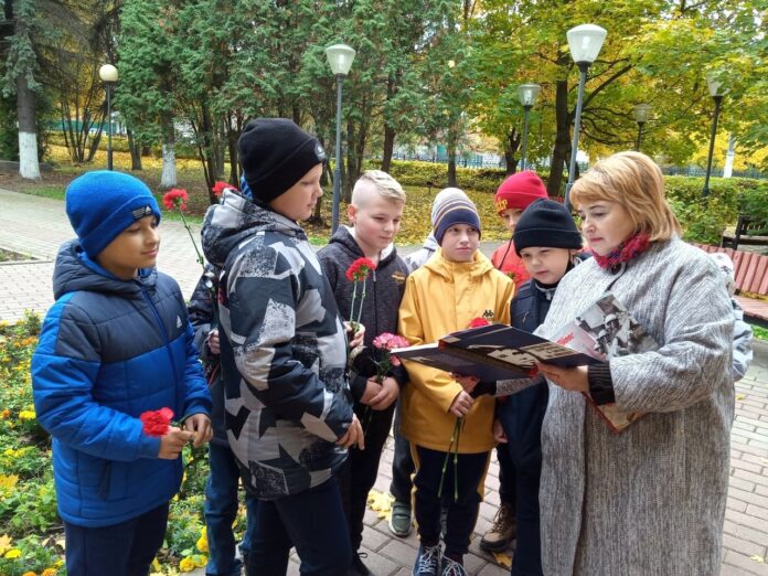 В Подольске у обелиска почтили память память героев Великой Отечественной войны В Подольске у обелиска почтили память память героев Великой Отечественной войны