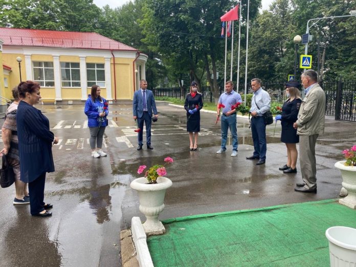 Сотрудники полиции и общественники Большого Подольска почтили память ветеранов боевых действий Сотрудники полиции и общественники Большого Подольска почтили память ветеранов боевых действий