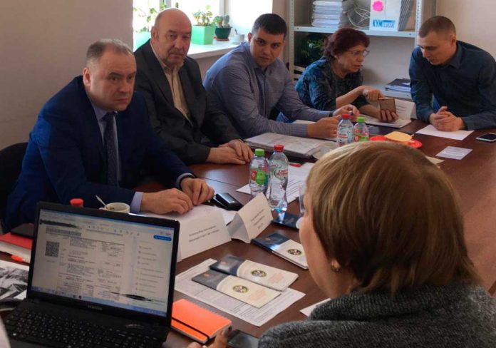 В микрорайоне Климовск жители пришли на День открытых дверей в УК «СЕЗ» В микрорайоне Климовск жители пришли на День открытых дверей в УК «СЕЗ»