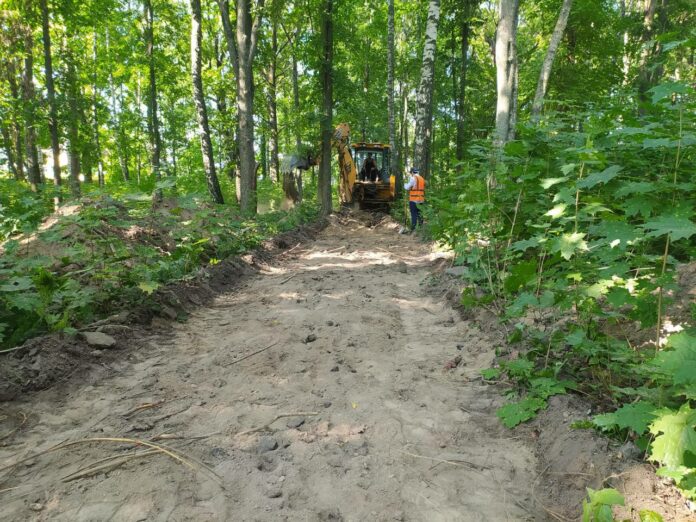 В мкр. Климовск народные тропы превращаются в тротуары В мкр. Климовск народные тропы превращаются в тротуары