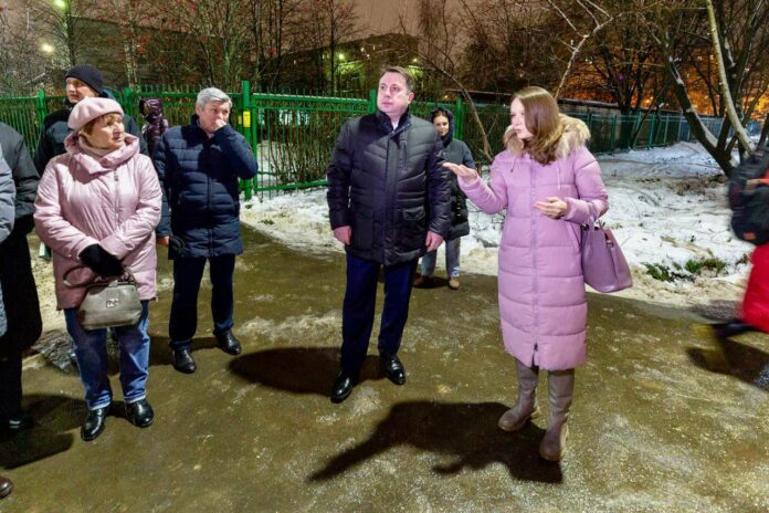 Глава Подольска совершил обход территории на Весенней Глава Подольска совершил обход территории на Весенней