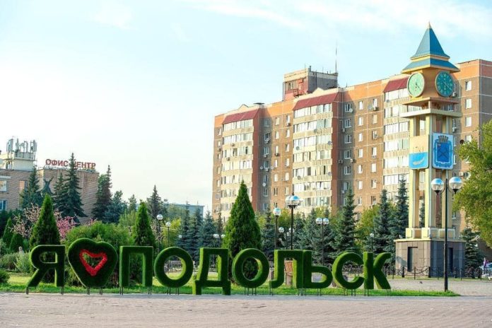 В Подольске полным ходом идет установка топиарных конструкций и фигур В Подольске полным ходом идет установка топиарных конструкций и фигур