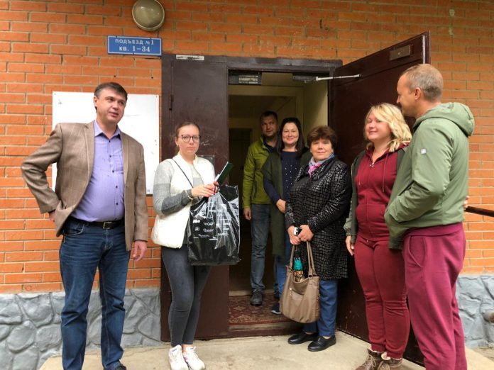 Подольчане готовятся к зиме в рамках акции «Школа ЖКХ нашего двора» Подольчане готовятся к зиме в рамках акции «Школа ЖКХ нашего двора»