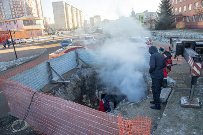На теплотрассе на улице 50 лет ВЛКСМ в Подольске устраняются последствия аварии На теплотрассе на улице 50 лет ВЛКСМ в Подольске устраняются последствия аварии