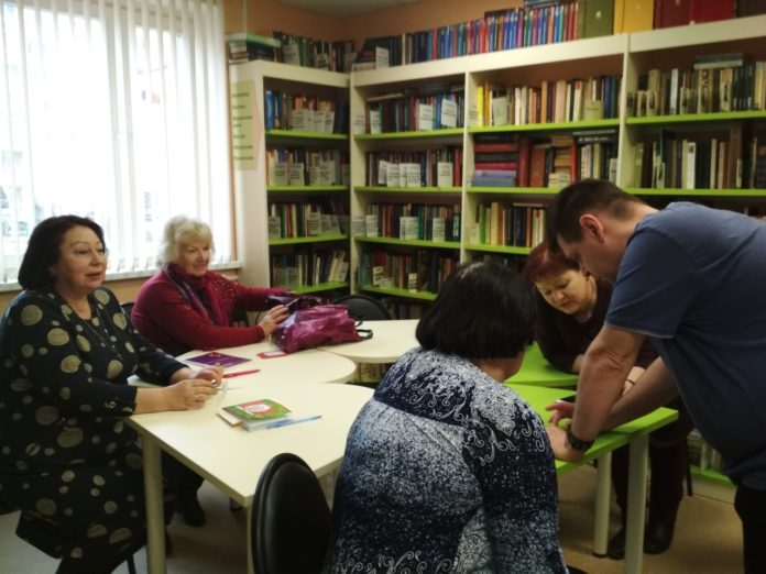 В библиотеке № 8 проходят занятия по обучению компьютерной грамотности В библиотеке № 8 проходят занятия по обучению компьютерной грамотности