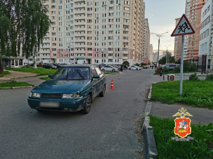 Сотрудники подмосковной Госавтоинспекции устанавливают обстоятельства ДТП в г.о. Подольск Сотрудники подмосковной Госавтоинспекции устанавливают обстоятельства ДТП в г.о. Подольск