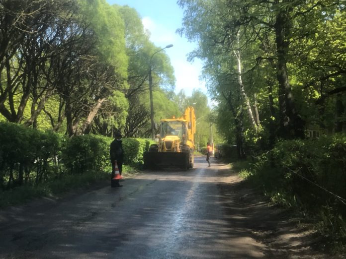 18 мая начались работы по ремонту дорожного полотна в микрорайоне Климовск по улице Симферопольской