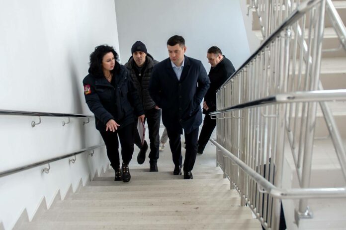 Глава Подольска проверил ход строительства детсада на улице Вокзальной Глава Подольска проверил ход строительства детсада на улице Вокзальной