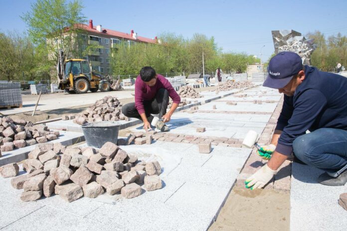 К первому мая будет благоустроена территория  у памятника Подольским курсантам