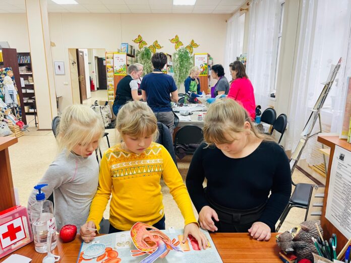 Мастер-класс по осенним поделкам прошёл в Подольской библиотеке №21