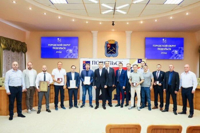 В честь Дня российского предпринимательства наградили подольских бизнесменов В честь Дня российского предпринимательства наградили подольских бизнесменов