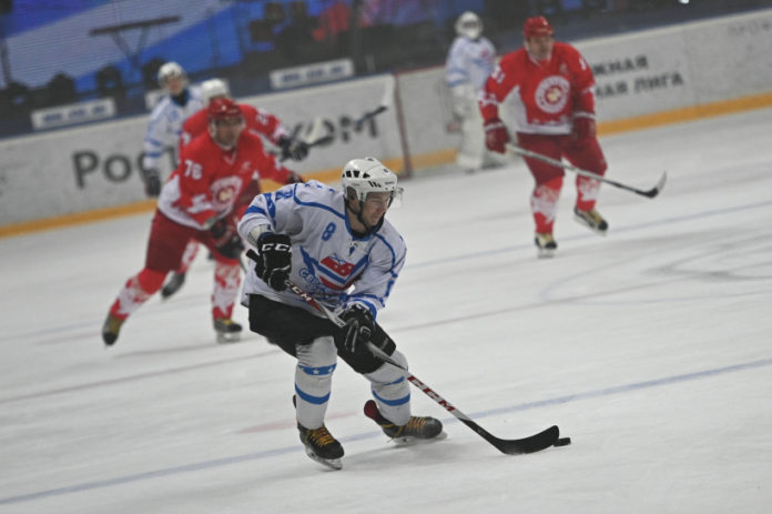 Подольчане посетили захватывающий матч с участием команды «Легенды хоккея» Подольчане посетили захватывающий матч с участием команды «Легенды хоккея»