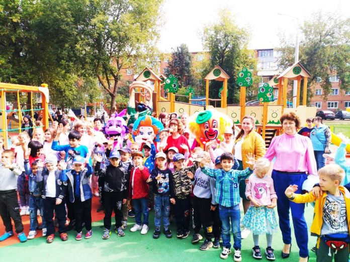 В поселке МИС прошло открытие детской площадки В поселке МИС прошло открытие детской площадки