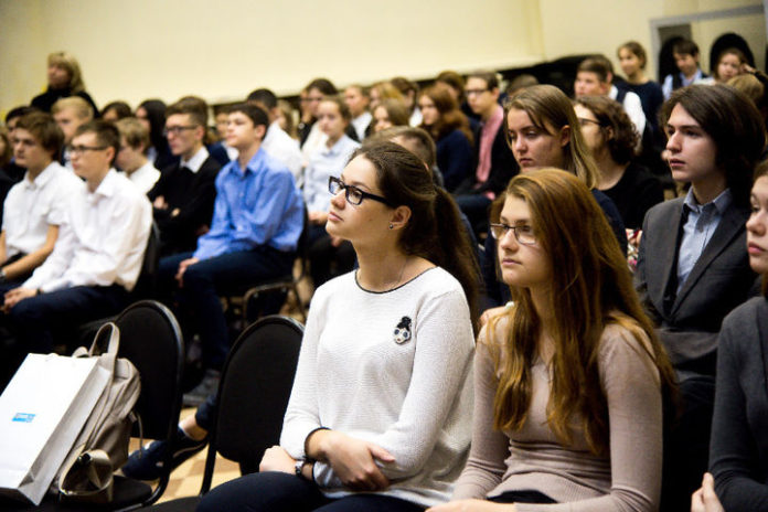 Более ста тысяч уроков по раздельному сбору мусора прошло в школах региона в 2019... Более ста тысяч уроков по раздельному сбору мусора прошло в школах региона в 2019...