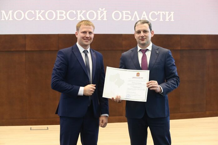 Учитель физкультуры Константин Антипов получил сертификат на жилищную субсидию в рамках госпрограммы Московской области...