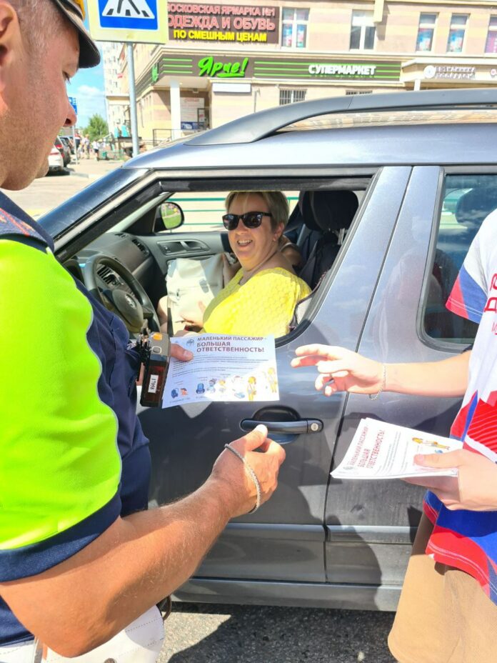 В выходные дни сотрудники Госавтоинспекции и волонтеры провели информационно-профилактические ликбезы вблизи мест массового отдыха В выходные дни сотрудники Госавтоинспекции и волонтеры провели информационно-профилактические ликбезы вблизи мест массового отдыха