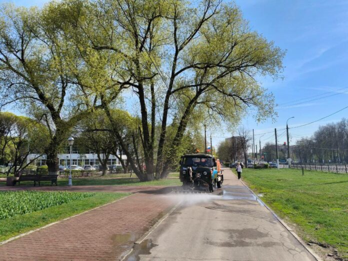 Подольские коммунальщики очищают 10 км дорог и тротуаров в день Подольские коммунальщики очищают 10 км дорог и тротуаров в день