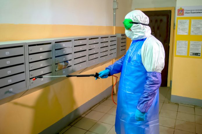 Проведена проверка качества уборки и дезинфекции в подъездах дома на Большой Зеленовской