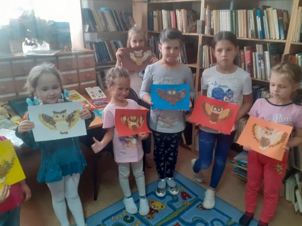 В библиотеке № 24 состоялся познавательный эко-час “Путешествие в осеннее царство”