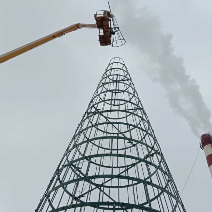 Демонтаж новогодних елей проводят в Подольске Демонтаж новогодних елей проводят в Подольске